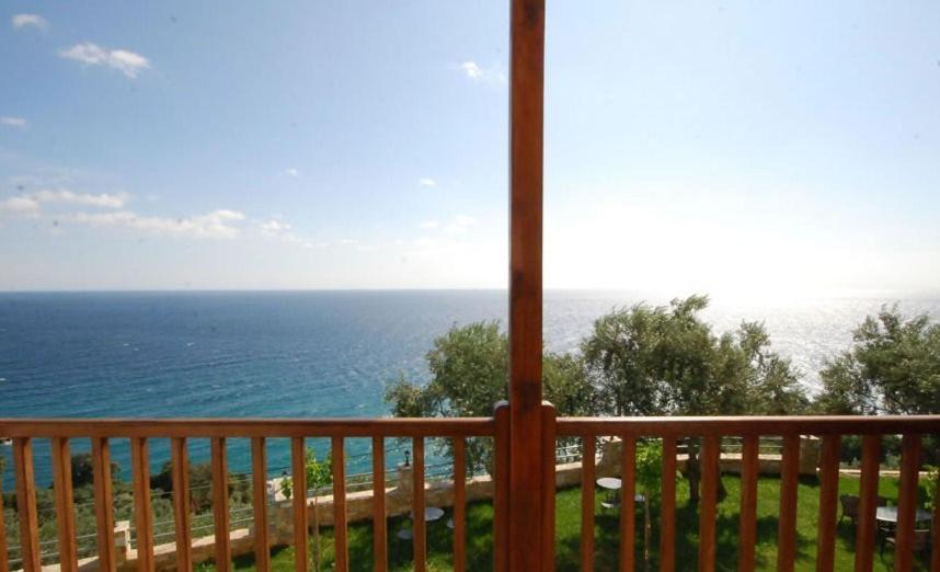 Guesthouse Enastron Chorefton Chambre photo